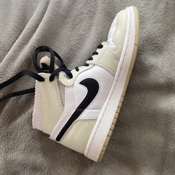 Nike Air Jordan 1s - Picture 4 of 6